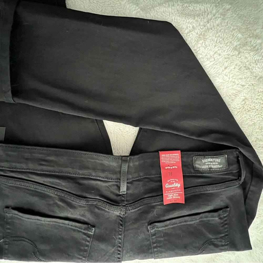 New with tags! Black high rise skinny ankle stretch denim